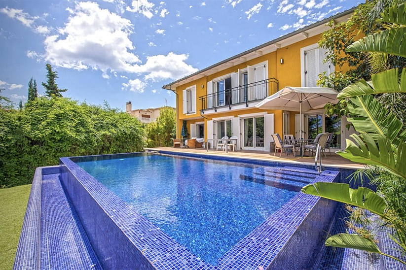 Beautiful villa with garden and pool in Cala Vines, Torrenova