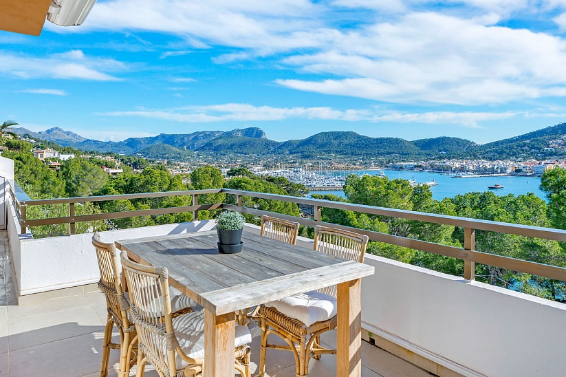 Superb penthouse apartment with fantastic sea views in Port Andratx
