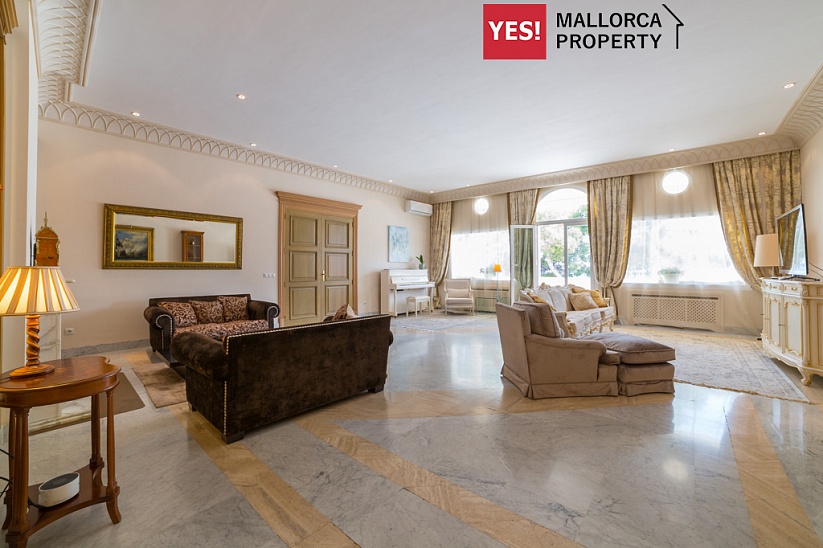 Magnificent Villa in 1st line of the sea in Palmanova