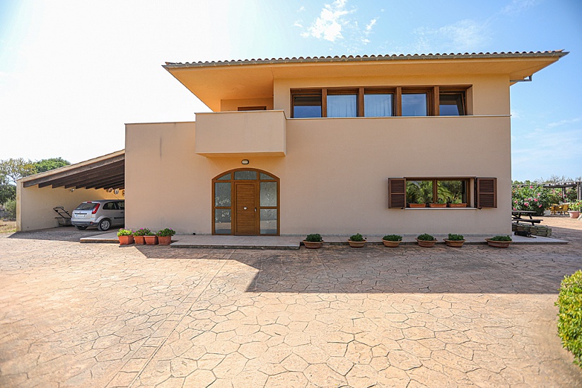 Villa with pool and mountain views in Binissalem