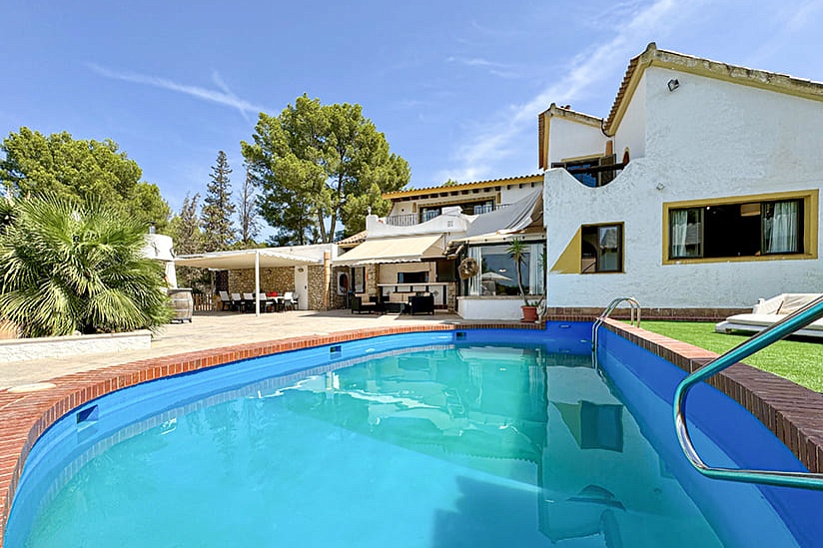 Charming Traditional Finca with Central Location and Guest House in Costa de la Calma