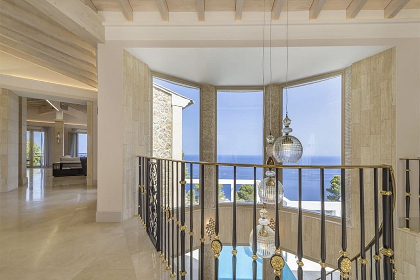 Impressive villa with fantastic sea views