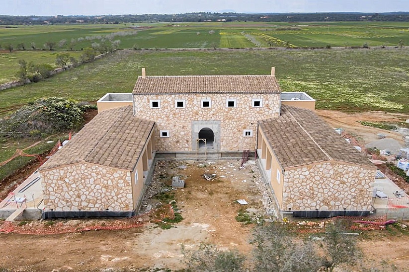 Fantastic traditional finca under construction in Santanyi