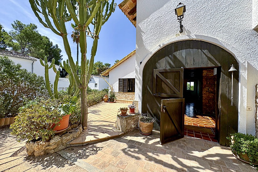 Charming Traditional Finca with Central Location and Guest House in Costa de la Calma