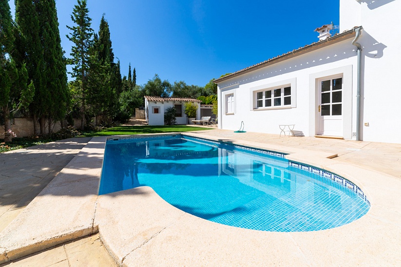 Luxury designer Villa with pool and guest house in Palmanova
