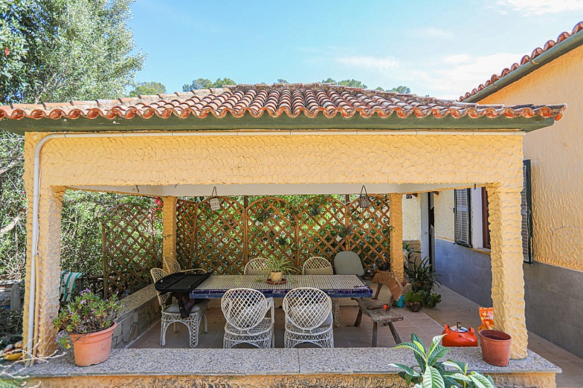 Family house with a garden a few minutes walk from the sea in Sant Elm