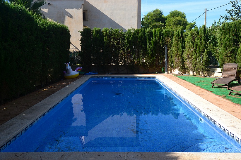 Family house with pool in Cala PI