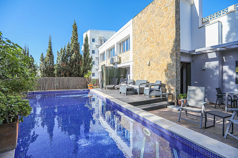 Spacious family villa with pool in Palmanova