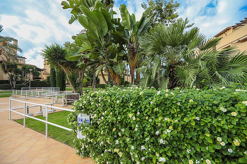 Wonderful apartment with garden in a beautiful residence in Puig de Ros