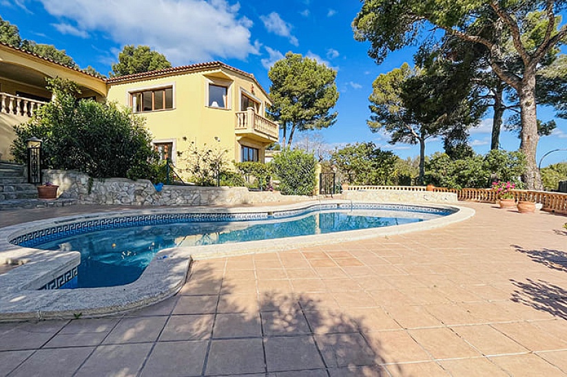 Villa with sea views in Cala Vines
