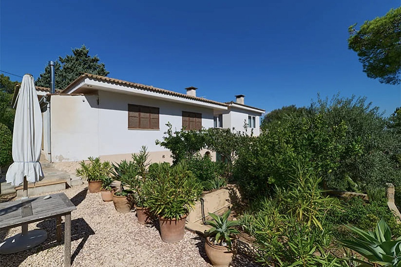 House for reform with good plot in El Toro