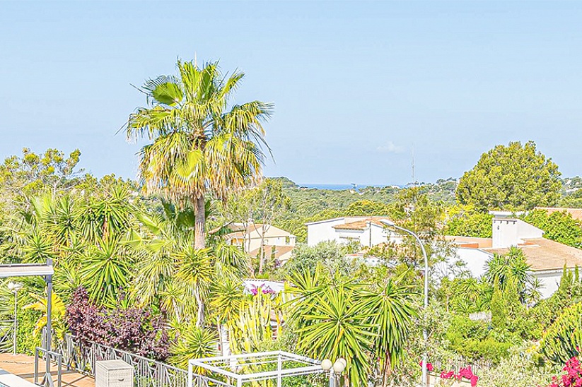Wonderful villa with partial sea views in Santa Ponsa