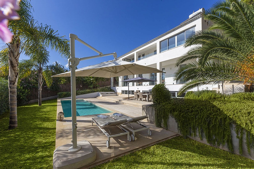 Modern villa with sea views in Costa den Blanes