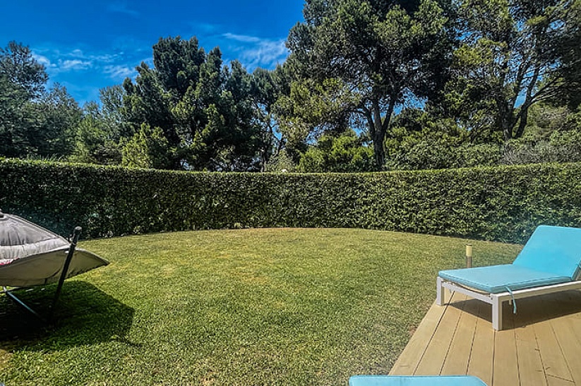 Luxury garden apartment in a exclusive community near the sea in Nova Santa Ponsa 
