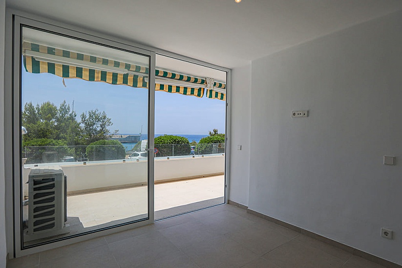 Apartment near the beach with sea views in Port Adriano, El Toro