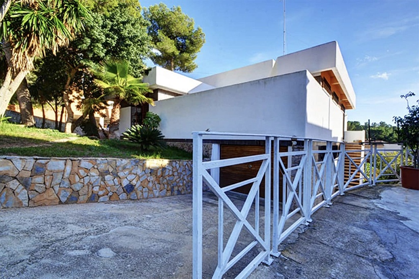 Villa with pool steps from the beach in Santa Ponsa