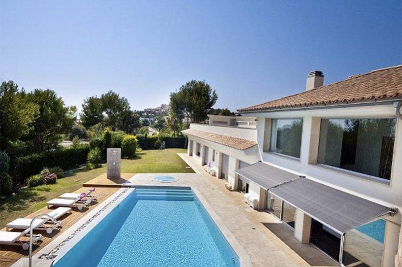 Luxury villa with a garden and a swimming pool in a prestigious location in Santa Ponsa