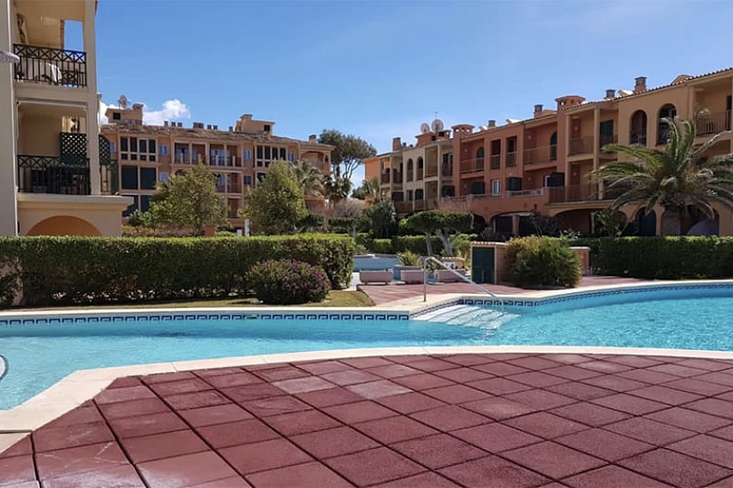 Apartment in a popular complex with garden and swimming pool in Port Adriano