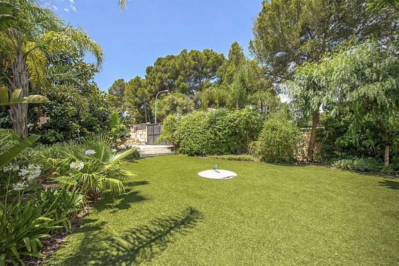 Beautiful villa with garden and pool in Cala Vines, Torrenova