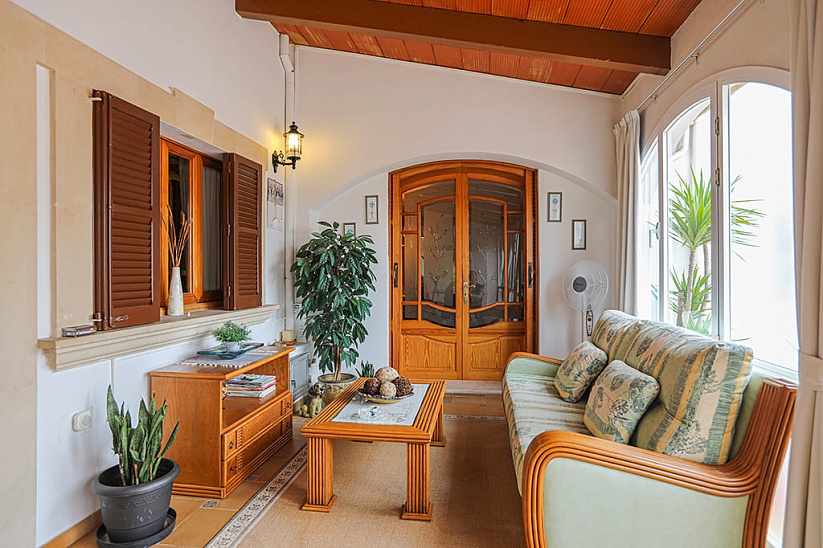 Lovely well-kept house with a garden and a swimming pool in the center in Porreres