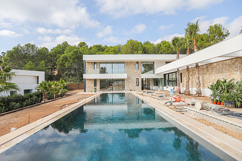 Brand new designer villa in a modern style in the center of Son Vida