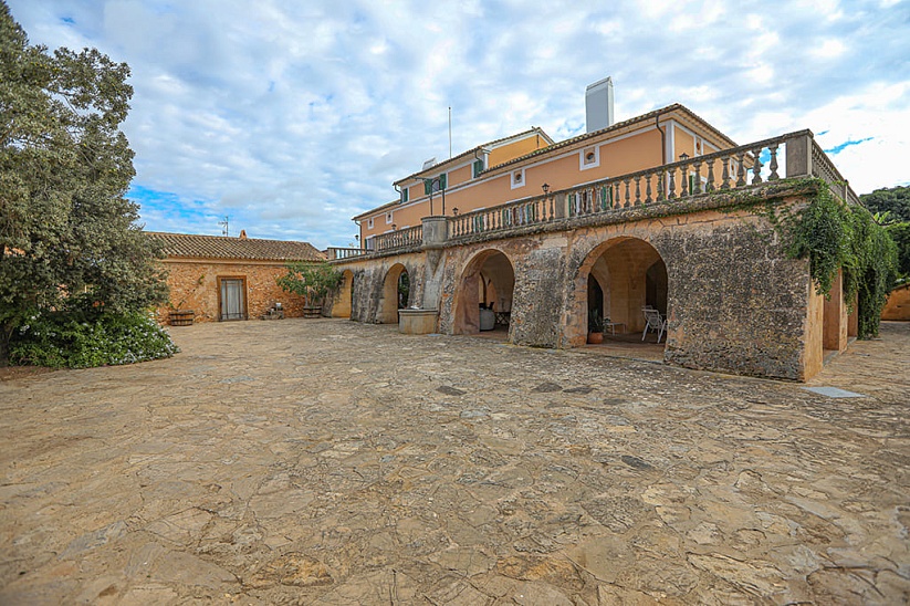 Luxurious agro-hotel with a large plot of land in Llucmajor
