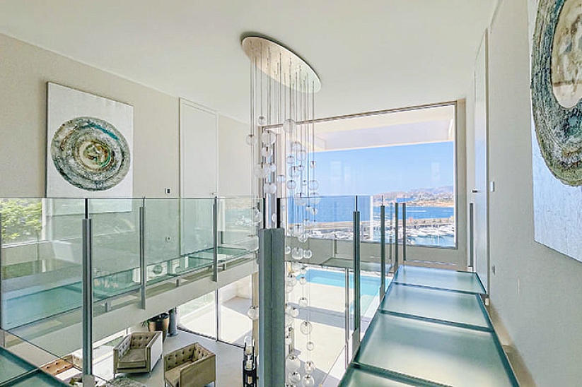 New villa with a unique view of Port Adriano