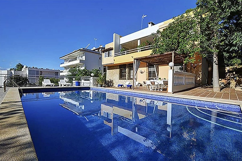Villa with pool steps from the beach in Santa Ponsa