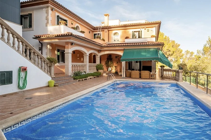 Majestic villa with partial sea views in Cas Catala