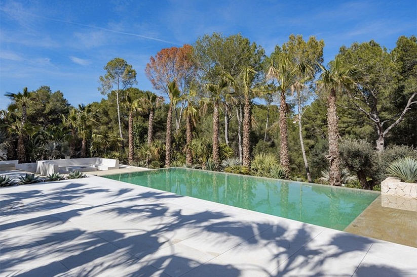 Top quality villa with indoor pool and spa in a highly desirable area of Santa Ponsa