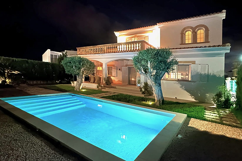 Stunning 4 bedroom villa with private pool in Sa Torre, Llucmajor