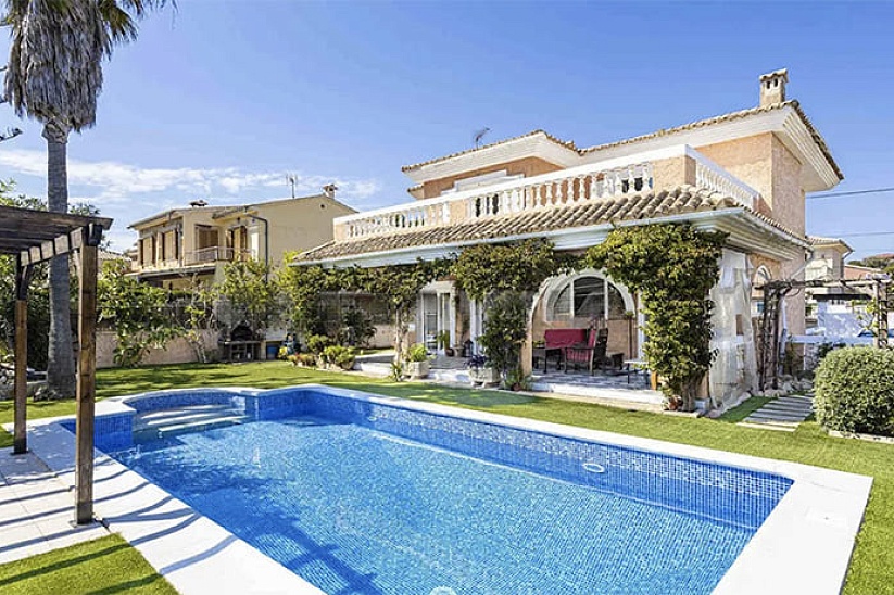 Traditional villa with garden and pool in a quiet area of ​​El Toro