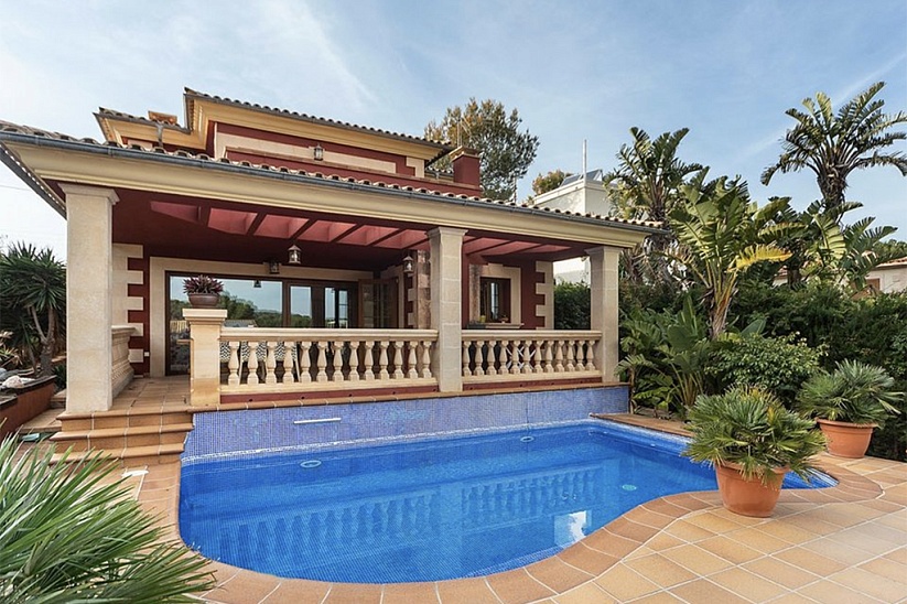 Cozy villa with pool and garden in El Toro