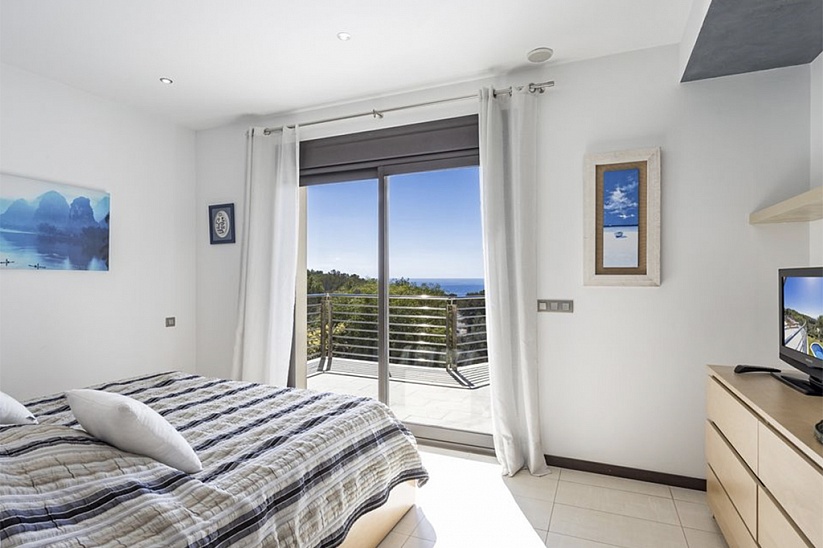 Superb villa with sea views in Cala Vinyes