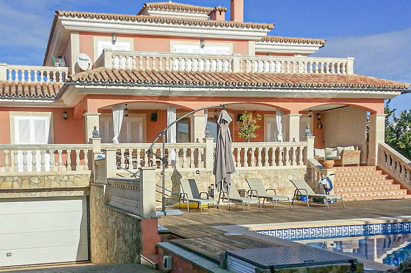 Beautiful villa with garden and pool in Marratxi