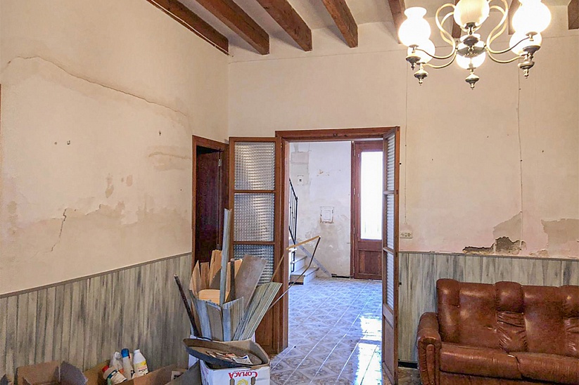 House for renovation in the historic area in Andratx