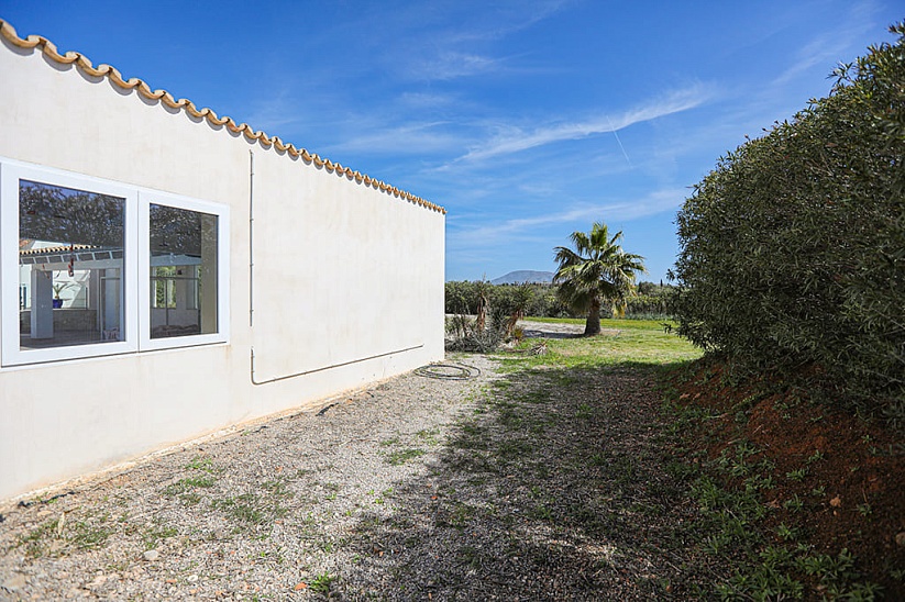 Modern finca with swimming pool and beautiful garden in Llucmajor