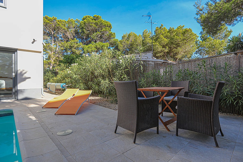 Luxurious 4 bedroom villa with garden and pool in El Toro