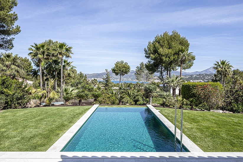 Luxurious villa with sea views in a prestigious area in Nova Santa Ponsa