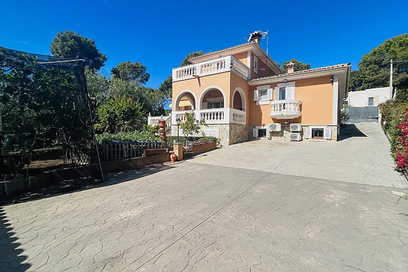 Traditional Villa with Guest Apartment in Santa Ponsa