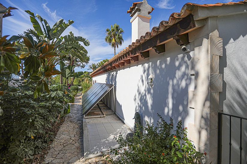 Two beautiful villas with sea views in an exclusive area in Nova Santa Ponsa