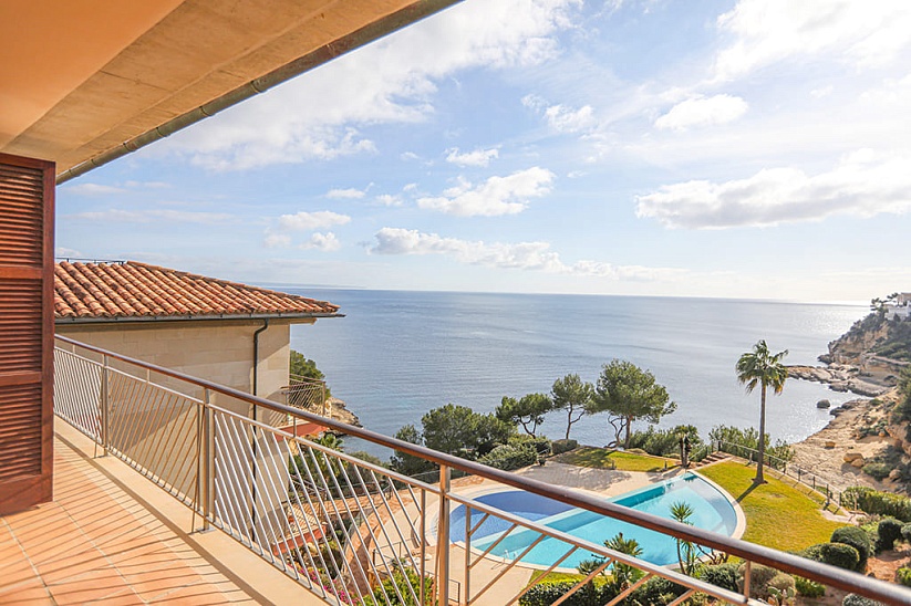 Penthouse in an exclusive prestigious complex with sea views in Sol de Mallorca