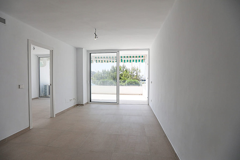 Apartment near the beach with sea views in Port Adriano, El Toro