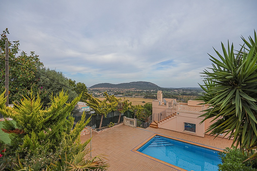 Delightful 4 bedroom villa with sea views in Costa de la Calma