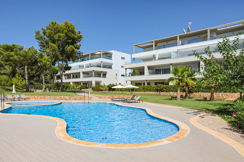 Luxurious apartment with a large garden in a modern luxury complex in Nova Santa Ponsa