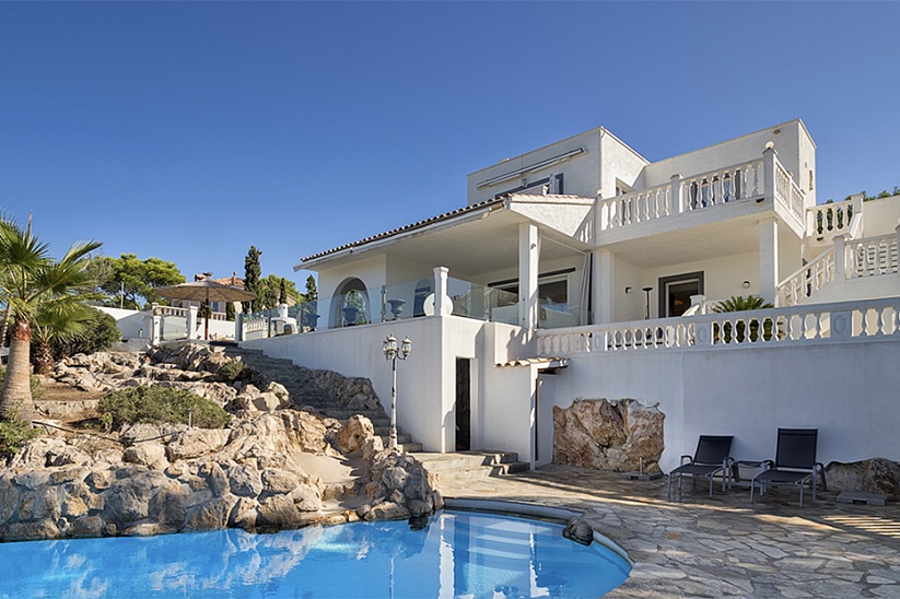 5 bedroom villa with sea views in Santa Ponsa