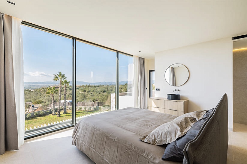 New luxury villa overlooking Palma Bay in Son Gual