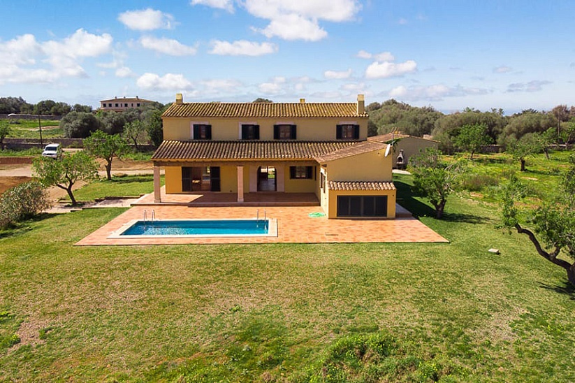 Superb traditional finca with pool at Santanyi